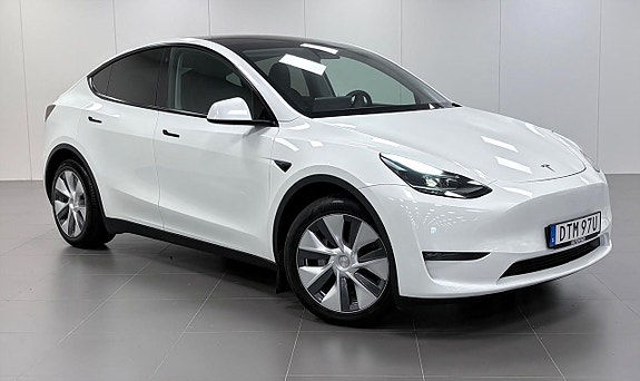 Tesla Model Y 3 of 16