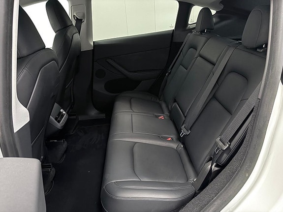 Tesla Model Y 12 of 16