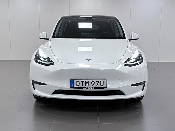 Tesla Model Y 4 of 16