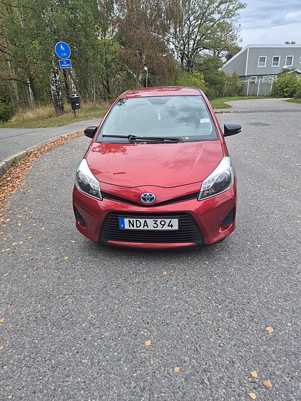 Toyota Yaris 3 of 6