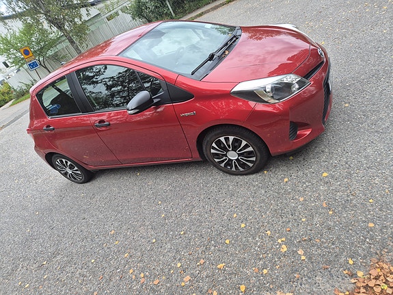 Toyota Yaris 4 of 6