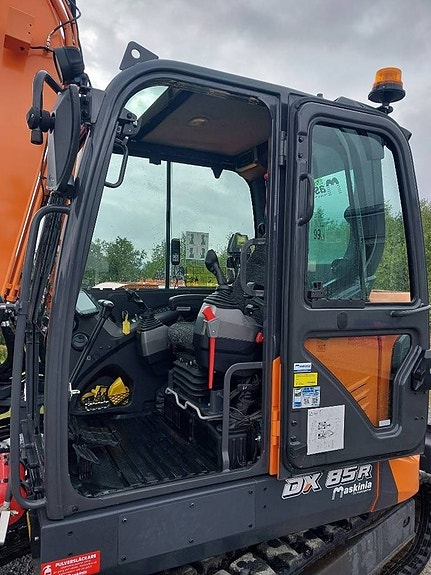 Develon 2025 DX 85 R-7 3 of 8
