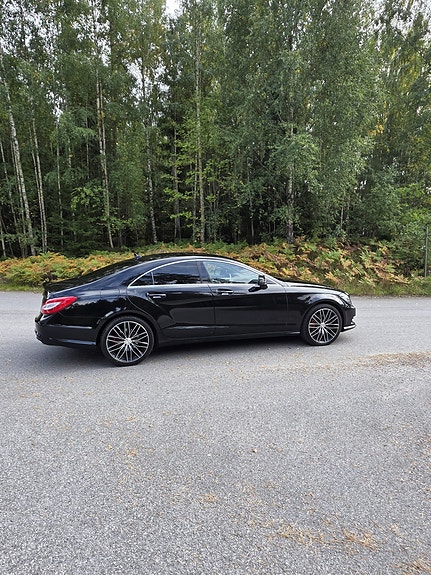 Mercedes-Benz CLS350 5 of 9