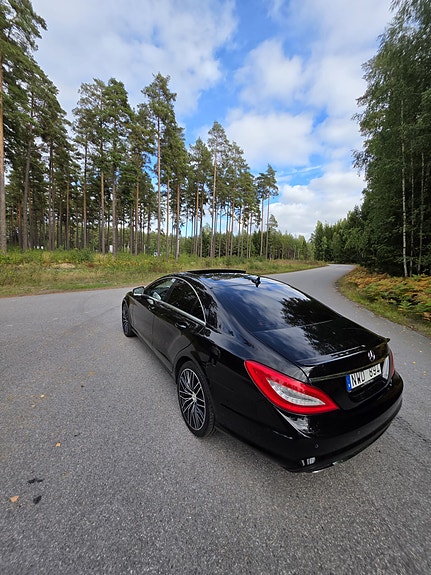 Mercedes-Benz CLS350 3 of 9