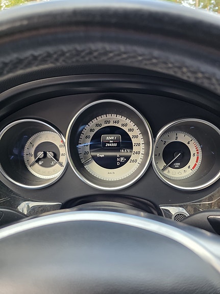 Mercedes-Benz CLS350 6 of 9
