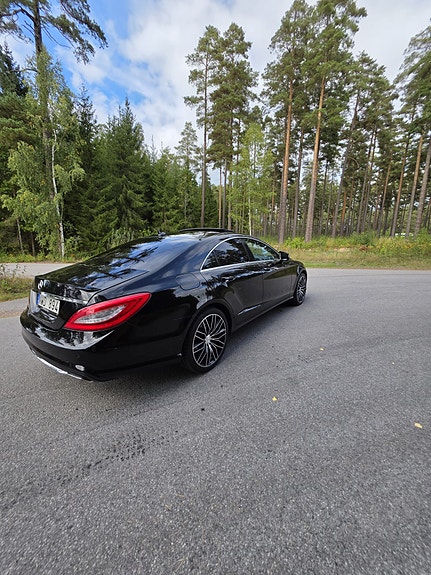 Mercedes-Benz CLS350 4 of 9