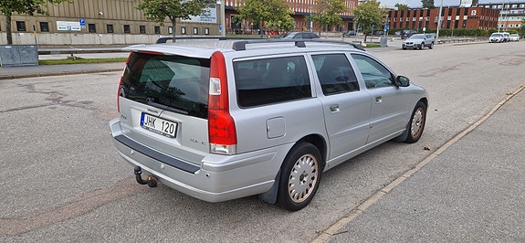 Volvo V70 4 of 6