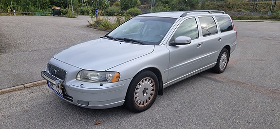 Volvo V70 2 of 6