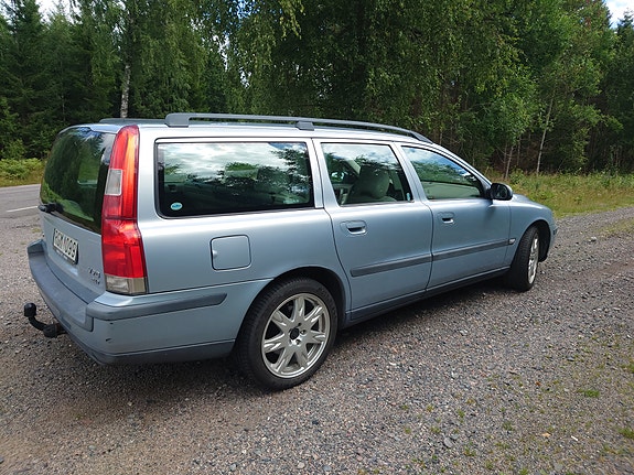 Volvo V70 3 of 10