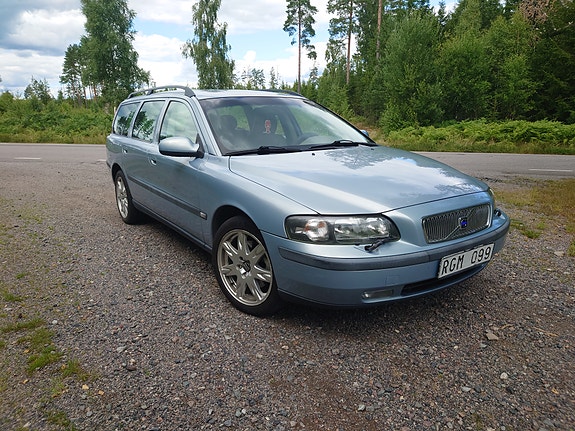 Volvo V70 2 of 10