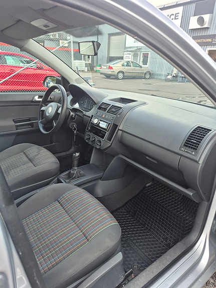 Volkswagen Polo 10 of 16