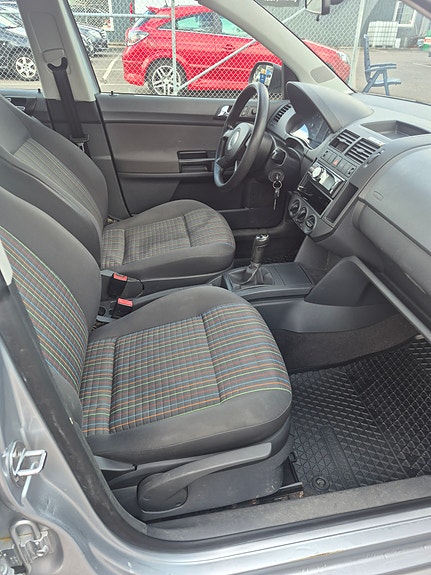 Volkswagen Polo 9 of 16