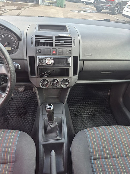 Volkswagen Polo 13 of 16