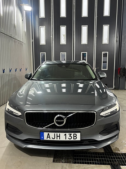 Volvo V90 2 of 9