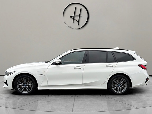 BMW 330e 7 of 30