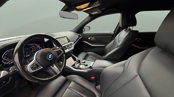BMW 330e 9 of 30