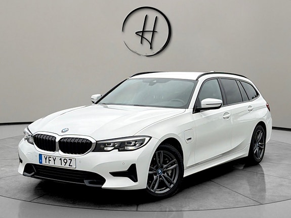BMW 330e 2 of 30