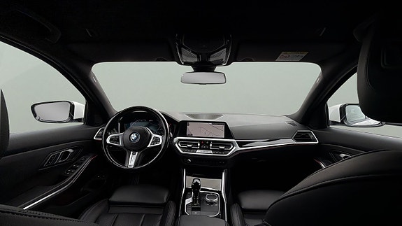 BMW 330e 10 of 30
