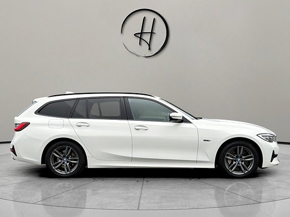 BMW 330e 8 of 30