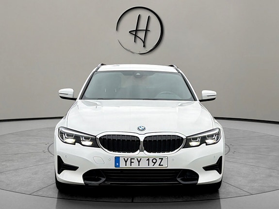 BMW 330e 3 of 30