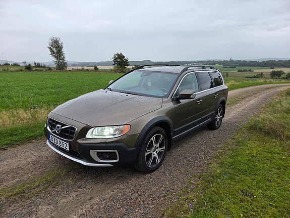 Volvo XC70 2 of 6