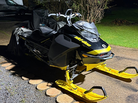 Ski-doo 4 of 5