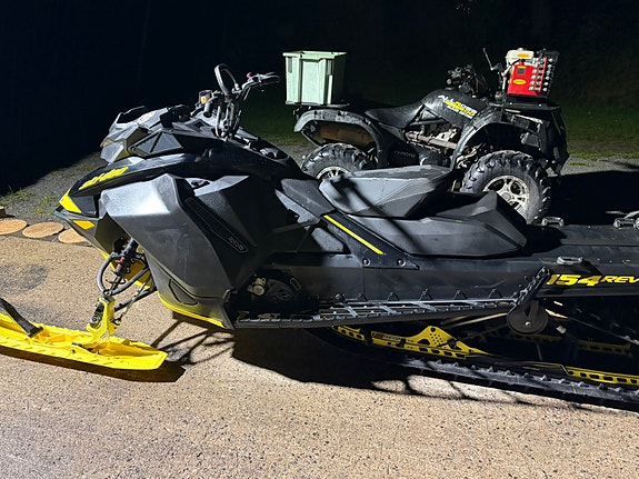 Ski-doo 3 of 5