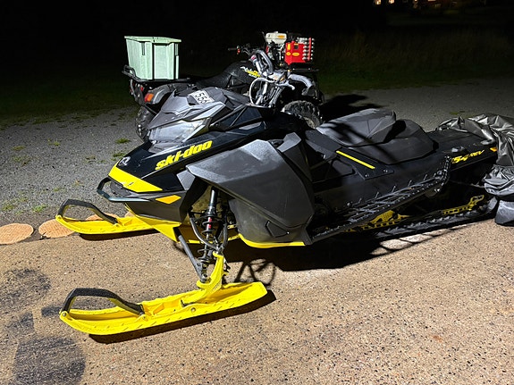 Ski-doo 2 of 5