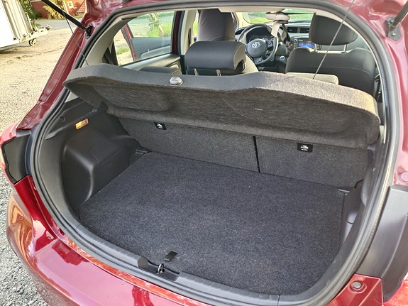 Toyota Yaris 9 of 12