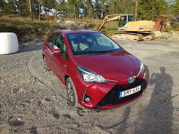 Toyota Yaris 2 of 12