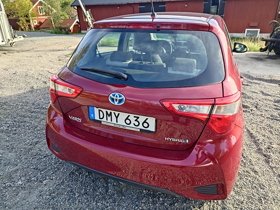 Toyota Yaris 6 of 12