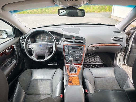 Volvo V70 6 of 7