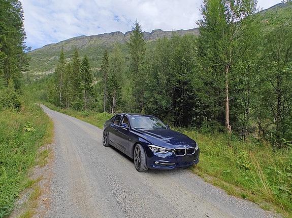 BMW 330i 5 of 5