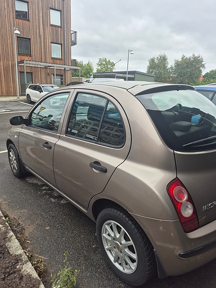 Nissan Micra 4 of 5