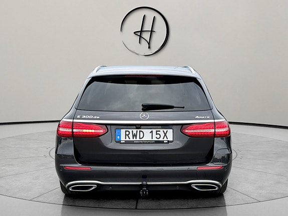 Mercedes-Benz E300 4 of 30