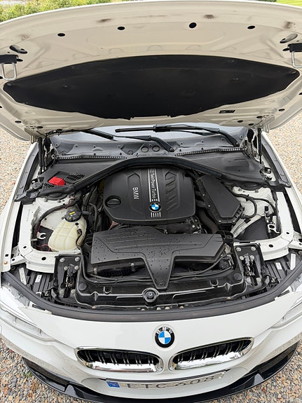 BMW 320d 12 of 14