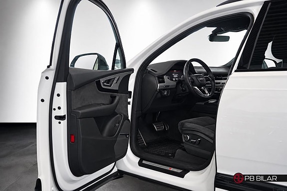 Audi Q7 9 of 27