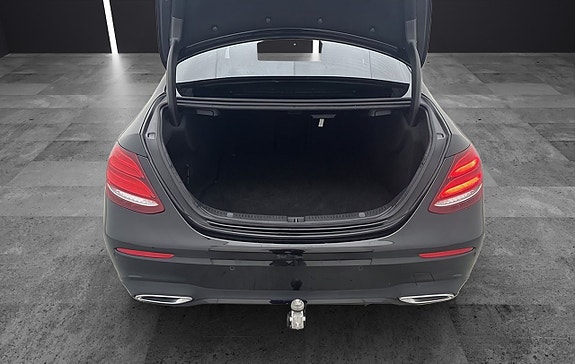 Mercedes-Benz E220 d 28 of 28