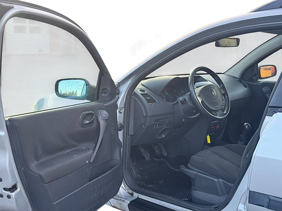 Renault Megane 5 of 12