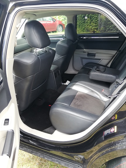 Chrysler 300C 5 of 6