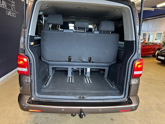 Volkswagen Multivan 8 of 25