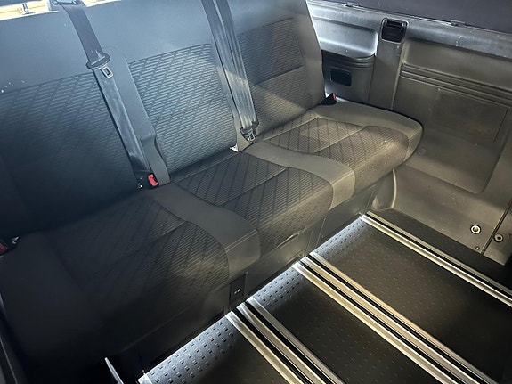 Volkswagen Multivan 14 of 25