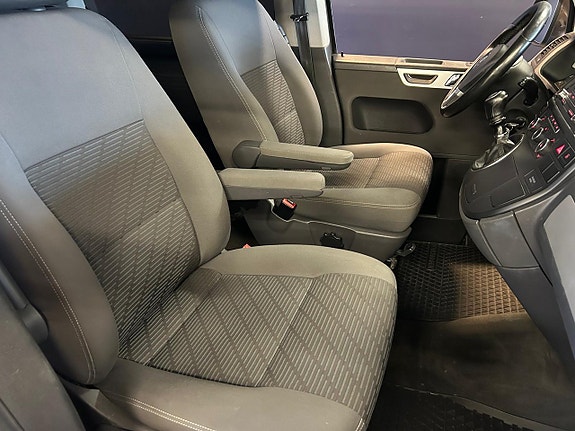 Volkswagen Multivan 24 of 25