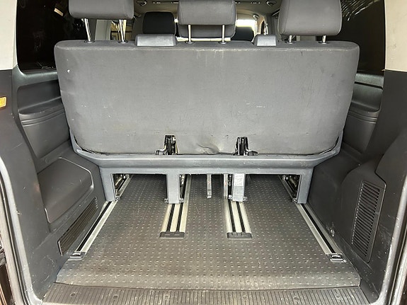 Volkswagen Multivan 23 of 25