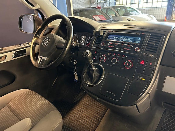 Volkswagen Multivan 10 of 25