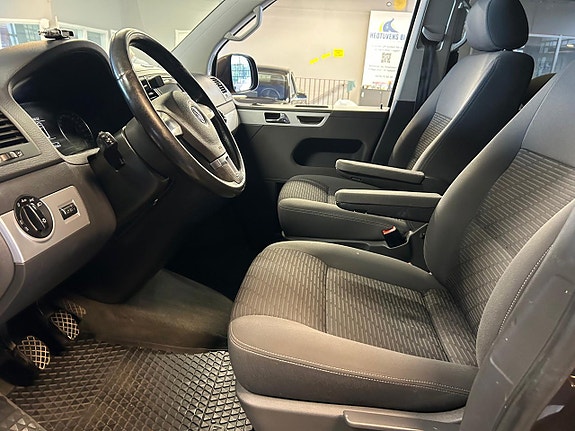 Volkswagen Multivan 9 of 25