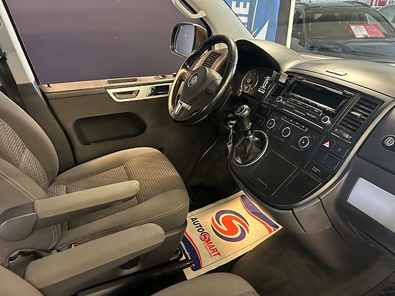 Volkswagen Multivan 13 of 25