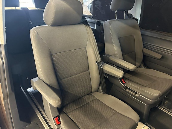 Volkswagen Multivan 11 of 25