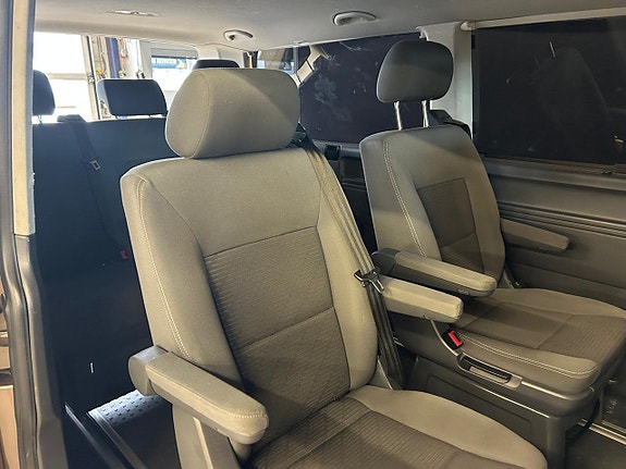 Volkswagen Multivan 12 of 25