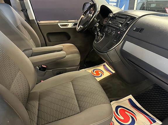 Volkswagen Multivan 7 of 25